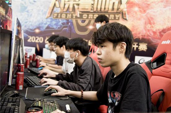 以及与佩德 以及与佩德